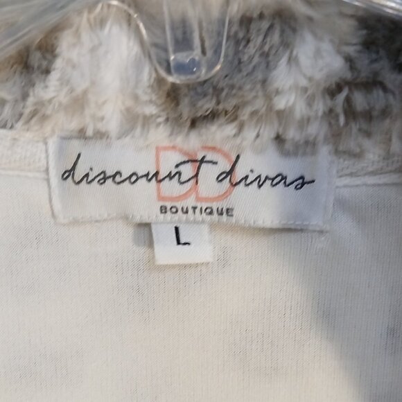 Gray/off-white faux fur pullover by Discount Divas Boutique - large - Picture 4 of 5